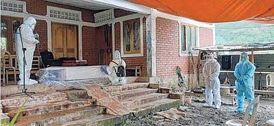 கரோனா படுத்தும் பாடு! உயிரிழந்த தந்தையைக் காண மகளுக்கு 3 நிமிடங்கள் மட்டுமே கிடைத்த சோகம்!