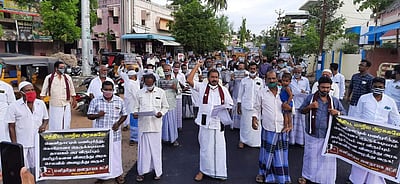 கரோனா: வெளிநாட்டிலிருந்து தாயகம் திரும்ப விரும்பும் இந்தியர்களை அழைத்து வர விரைவு நடவடிக்கைக் கோரி ஆர்ப்பாட்டம்