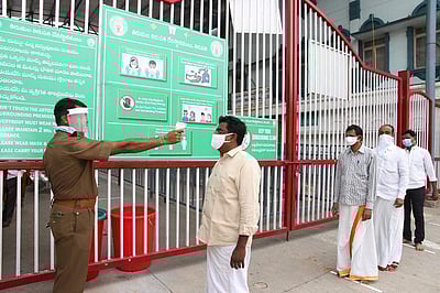 திருமலையில் ஏழுமலையான் தரிசனம் தொடங்கியது - புகைப்படங்கள்