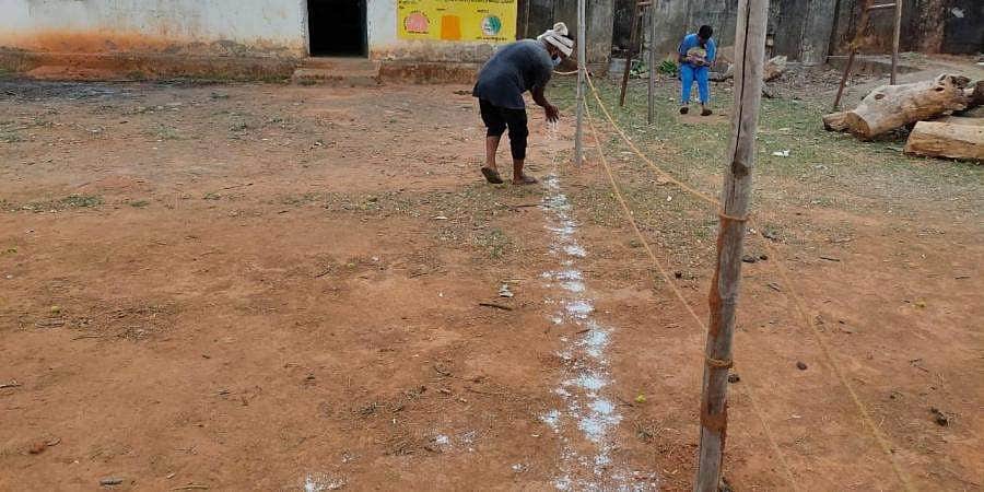 சட்டீஸ்கரில் தனிமைப்படுத்தும் மையங்களில் பாம்புக் கடித்து 16 பேர் பலி; உப்புத் தூவும் மாவட்ட நிர்வாகம்