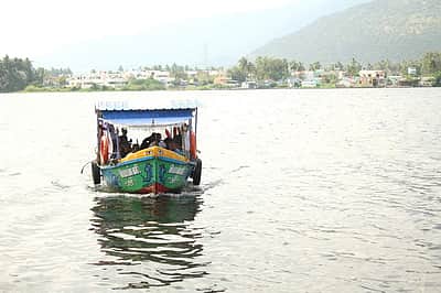 பூலாம்பட்டி கதவணையில் விசைப்படகு போக்குவரத்து மீண்டும் தொடங்கியது