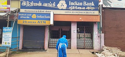 ஊழியருக்கு கரோனா உறுதி: வங்கியின் இரு கிளைகள் மூடல்