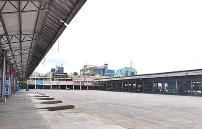 இன்று முதல் பேருந்துகள் இயக்க தடை: ஈரோடு பேருந்து நிலையம் வெறிச்சோடியது