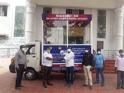 நடமாடும் கரோனா மாதிரி சேகரிப்பு வாகனம் சுகாதாரத்துறையிடம் ஒப்படைப்பு