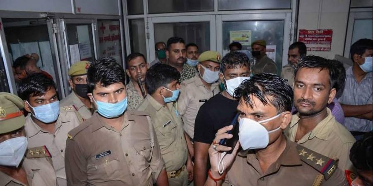 கான்பூரில் இறந்ததாகக் கூறப்பட்ட ரௌடியின் தந்தை உயிரோடு வந்தது எப்படி?