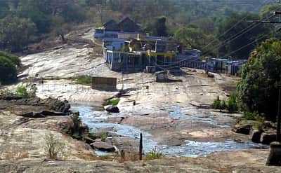 காரையாறு சொரிமுத்து அய்யனார் கோயிலில் ஆடி அமாவாசை திருவிழா ரத்து