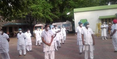 ராமநாதபுரத்தில் செவிலியர் இடமாற்றத்தைக் கண்டித்து திடீர் போராட்டம்