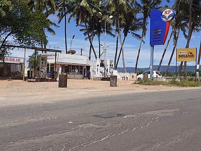 உத்தமபாளையத்தில் பொது முடக்கம் எதிரொலி: பெட்ரோல் நிலையம் உட்பட பெரும்பான்மையான கடைகள் மூடல்