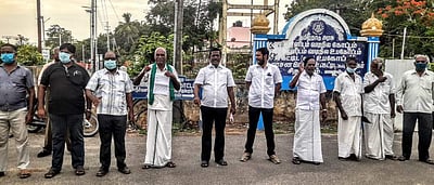 சிதம்பரம் பொதுப்பணித்துறை அலுவலகத்தை முற்றுகையிட்ட விவசாயிகள்