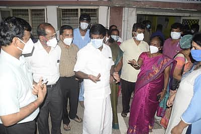 கரோனா பாதித்தோருக்கு சிகிச்சை அளிக்க தயாா் நிலையில் 75 ஆயிரம் படுக்கைகள் அமைச்சா் சி. விஜயபாஸ்கா்