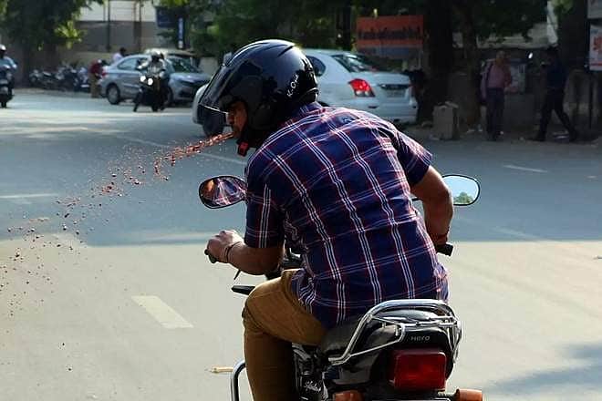 ‘பான்’ எச்சிலைத் துப்பினால் பத்தாயிரம் ரூபாய் அபராதம்!