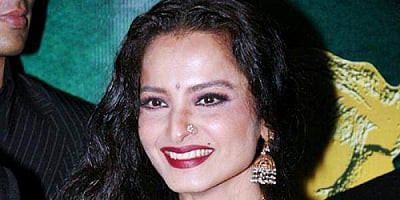 கரோனா பரிசோதனை மேற்கொள்ளும்படி நடிகை ரேகாவுக்கு மும்பை மாநகராட்சி அறிவுரை