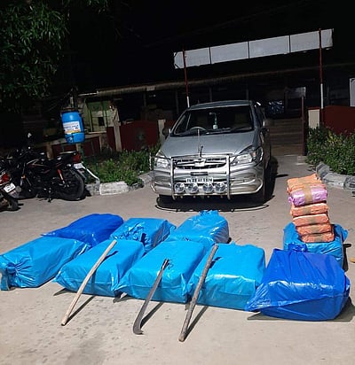 வேதாரண்யம் அருகே இலங்கைக்கு கடத்தவிருந்த 300 கிலோ கஞ்சா, கார் பறிமுதல்: மூவரிடம் விசாரணை