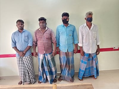 இலங்கைக்கு கடத்தப்பட இருந்த 300 கிலோ கஞ்சா பறிமுதல் : 4 போ் கைது