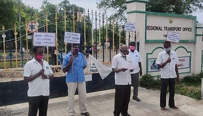 விழுப்புரத்தில் லாரி, வேன் உரிமையாளர்கள் சங்கத்தினர் ஒரு நாள் வேலை நிறுத்தம்