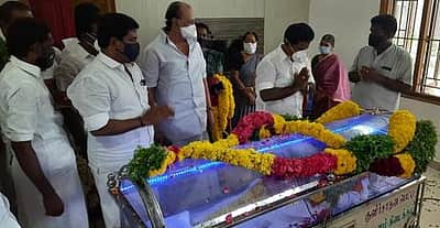 மன்னை மு. அம்பிகாபதி உடல் தகனம்