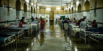 ஹைதராபாத் உஸ்மானியா மருத்துவமனைக்குள் வெள்ளம்; கரோனா நோயாளிகள் தவிப்பு