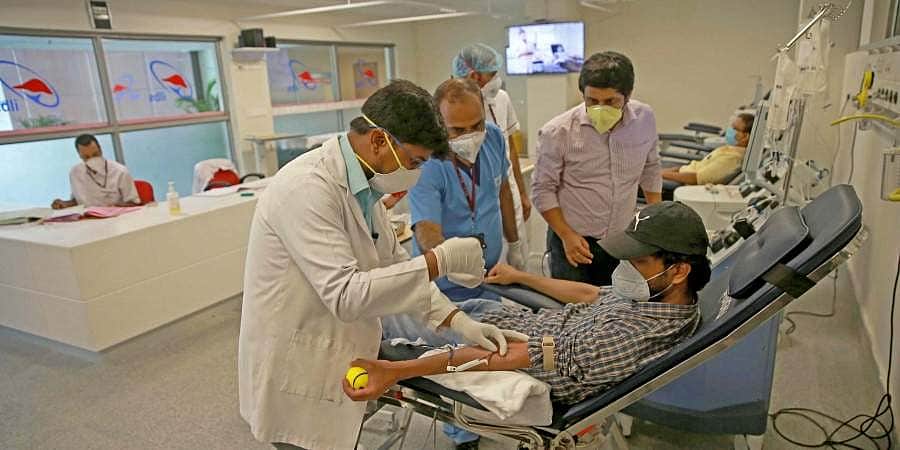 பிளாஸ்மா தானம் அளித்தால் ரூ.5 ஆயிரம் ஊக்கத்தொகை: கர்நாடக அமைச்சர்