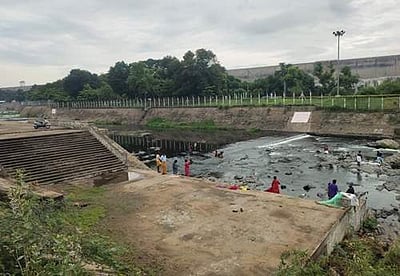 மேட்டூர் காவிரி வெறிச்சோடியது!