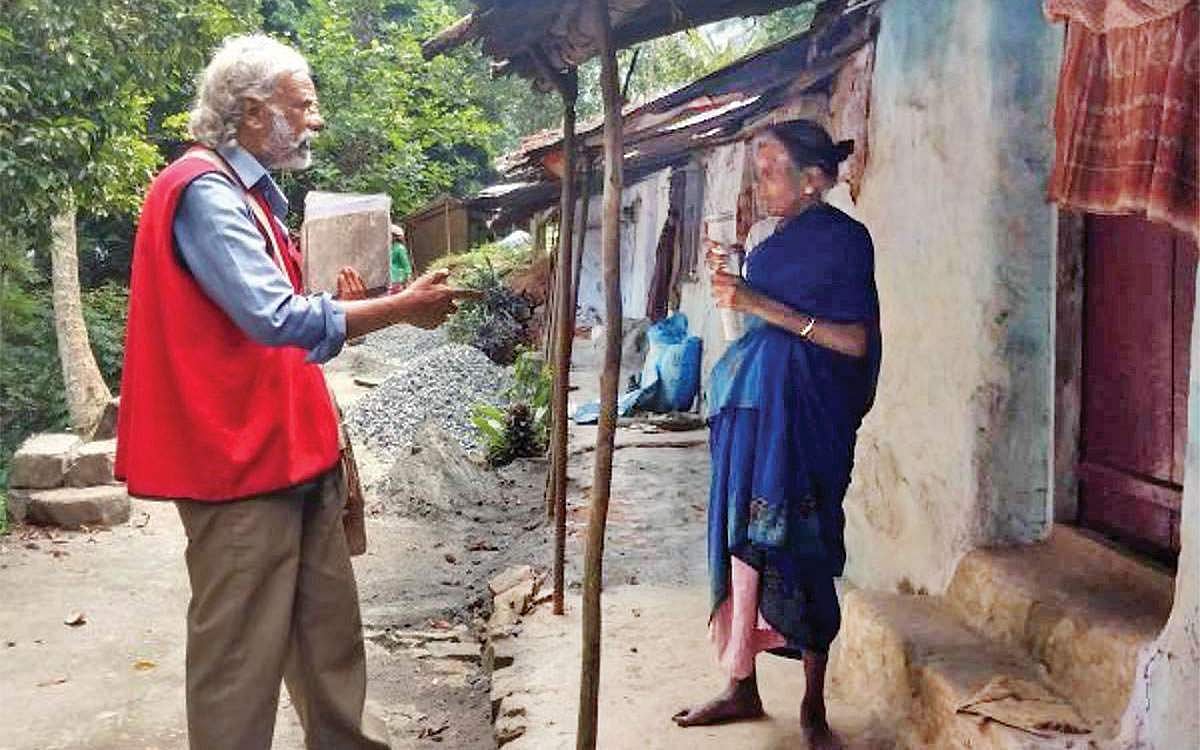 30 ஆண்டுகள் 15 கி.மீ. நடைப்பயணம்