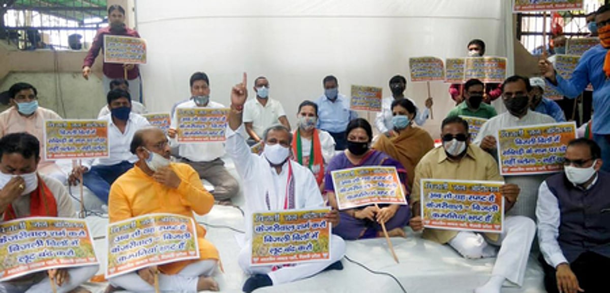 மின் கட்டணம்: ஆம் ஆத்மி அரசைக் கண்டித்து பாஜக ஆா்ப்பாட்டம்