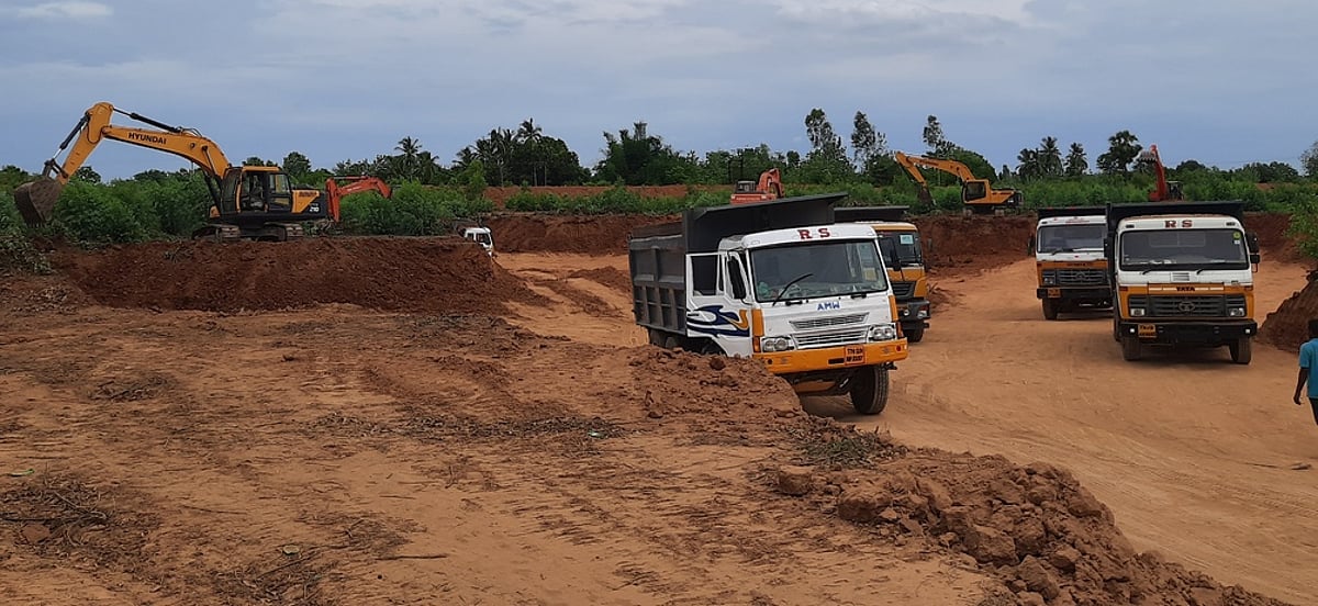 செம்மண் தட்டுப்பாடு: பண்ணைகளில் நாற்றங்கால் உற்பத்தி பாதிப்பு