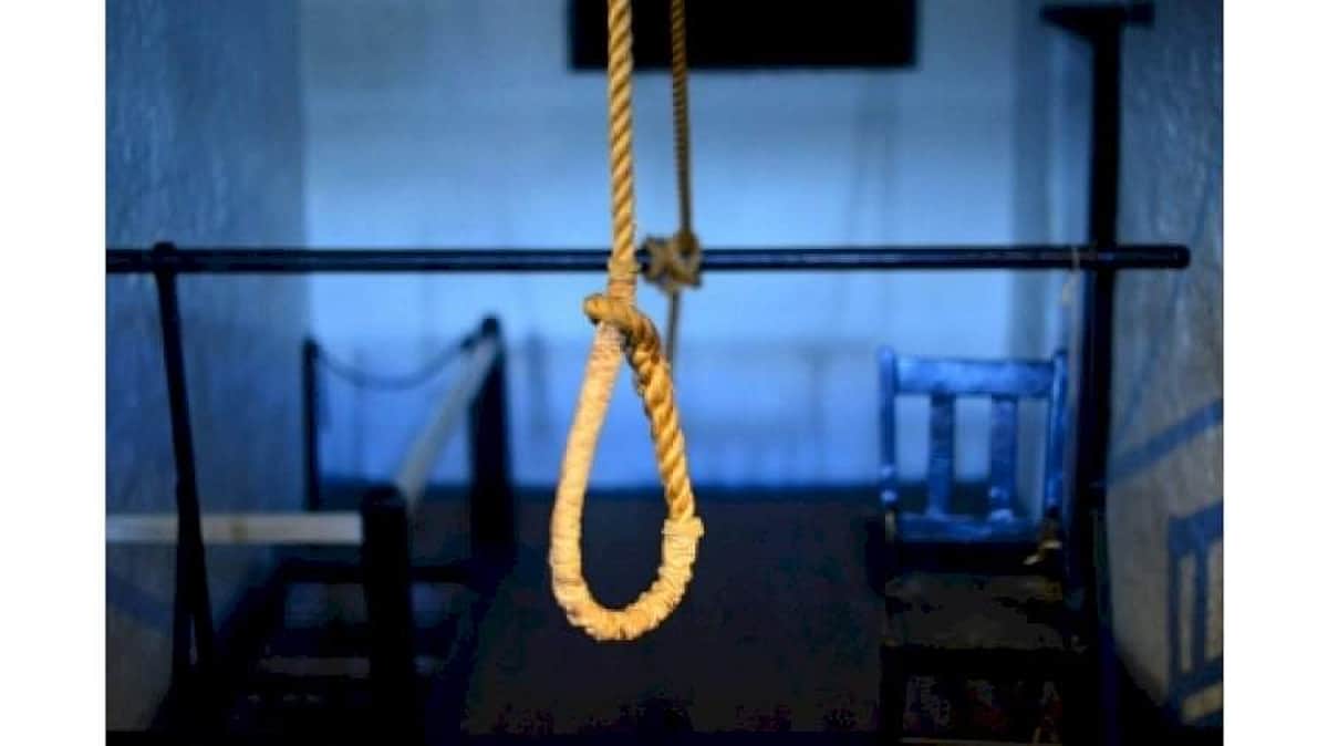 ஆன்லைன் வகுப்புகளுக்காக மகளுக்கு ஸ்மார்ட்போன் வாங்கித் தர இயலாத தந்தை தற்கொலை!