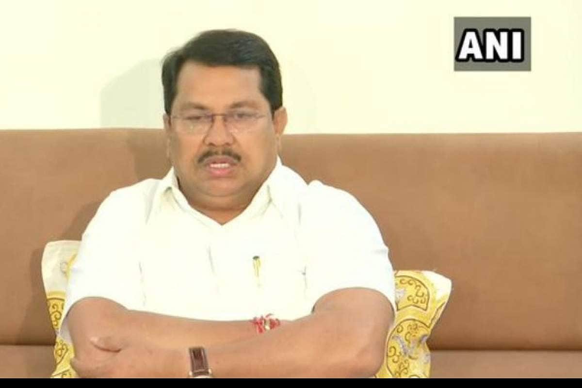 ஊழியர்களுக்கு சம்பளம் கொடுக்கவே கடன் வாங்க வேண்டிய நிலையில் உள்ளோம்: மகாராஷ்டிர அமைச்சர்