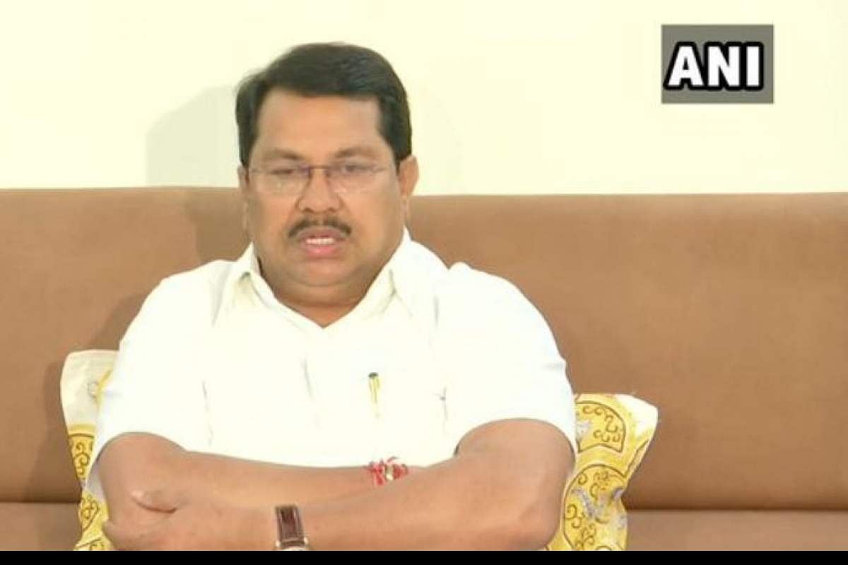 ஊழியர்களுக்கு சம்பளம் கொடுக்கவே கடன் வாங்க வேண்டிய நிலையில் உள்ளோம்: மகாராஷ்டிர அமைச்சர்