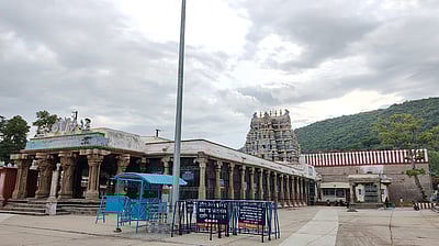 ஆடி அமாவாசை: அழகா்கோவிலில் வழிபாடு நடத்த முடியாமல் பக்தா்கள் ஏமாற்றம்