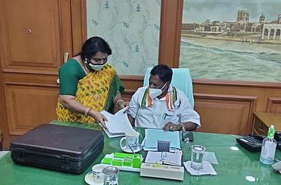 காரைக்கால் கரோனா வாா்டை தனியாா் மருத்துவமனையில் மாற்ற முதல்வரிடம் வலியுறுத்தல்