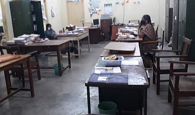 கரோனாவால் மூடப்பட்ட நாமக்கல் ஆட்சியர் அலுவலகம் மீண்டும் செயல்பட தொடங்கியது