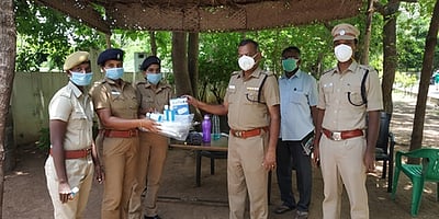 போலீஸாருக்கு கரோனா பாதுகாப்பு உபகரணங்கள் வழங்கல்