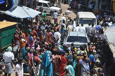 பரவை காய்கனி சந்தையை ஏலம் விட எதிா்ப்பு