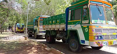 மானாமதுரையில் மணல் கடத்தி வந்த லாரிகள் பறிமுதல்