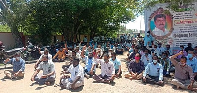 ராணிப்பேட்டையில் டாஸ்மாக் விற்பனையாளர்கள் ஆர்ப்பாட்டம்