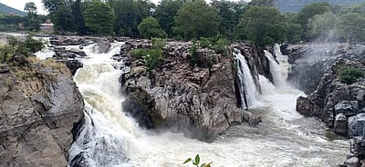 கர்நாடக அணைகளில் நீர் திறப்பால் ஒகேனக்கல் காவிரி ஆற்றில் நீர்வரத்து அதிகரிப்பு