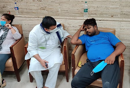 காஜியாபாதில் மகள்கள் கண் முன்னே பத்திரிகையாளா் சுட்டுக் கொலை: குடும்பத்திற்கு ரூ.10 லட்சம் நிதியுதவி அறிவிப்பு