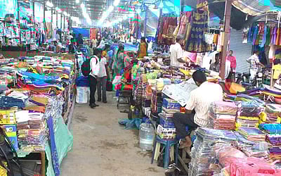 வெறிச்சோடி காணப்படும் ஈரோடு ஜவுளி சந்தை; ரூ. 100 கோடி வர்த்தகம் பாதிப்பு என வியாபாரிகள் வேதனை