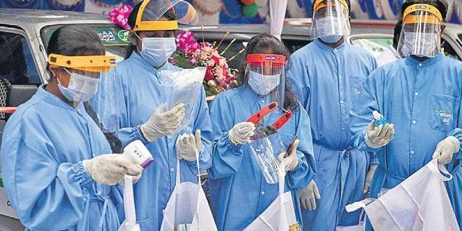 அறிகுறி இல்லாதவர்களால் பெரும்பாலான படுக்கை வசதி ஆக்ரமிப்பு: பெங்களூரு மருத்துவர்கள் குற்றச்சாட்டு