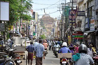 விலகியது தடை: மீண்டும் பரபரப்பான முக்கிய வீதிகள்!