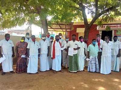 மானாமதுரையில் இந்திய கம்யூ. கட்சியினா்  புகாா் மனுக் கொடுக்கும் போராட்டம்