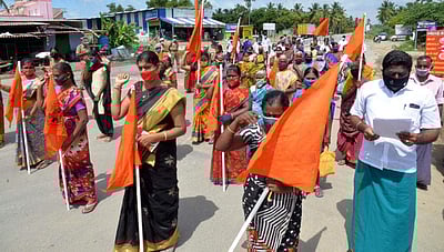 ஈரோட்டில் புதிதாக அமைக்கப்பட்ட மதுபானக் கடைக்கு எதிராக பொதுமக்கள் போராட்டம்