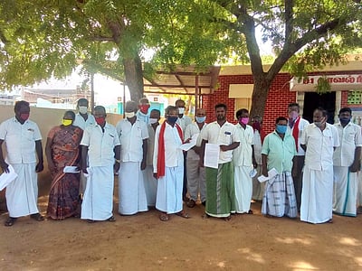 மானாமதுரையில் கம்யூனிஸ்ட் கட்சியினர் மனுக்கொடுக்கும் போராட்டம்