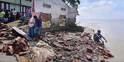 அசாம் வெள்ளம்: 100-ஐத் தாண்டியது பலி எண்ணிக்கை