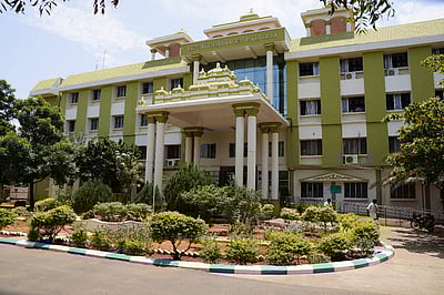 தேனியில் அதிமுக நகர செயலர் உள்ளிட்ட 233 பேருக்கு கரோனா