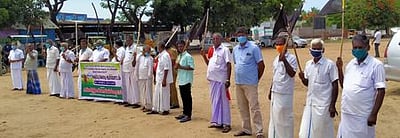 மின்சாரத் திருத்த சட்ட வரைவு மசோதாவை திரும்பப் பெறக் கோரி விவசாயிகள் ஆா்ப்பாட்டம்