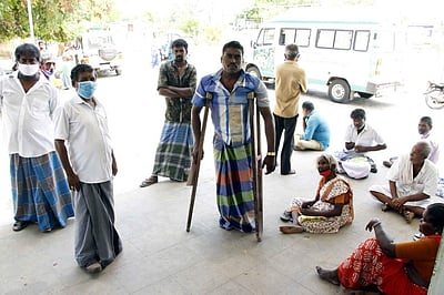 ராமேசுவரத்தில் சிறப்பு முகாம்: இருக்கை இல்லாமல் மாற்றுத் திறனாளிகள் அவதி