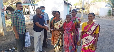 சேலத்தில் 27 ஆயிரம் குடும்பங்களுக்கு இலவசமாக மருந்துகளை விநியோகித்த ஹோமியோபதி மருத்துவர்