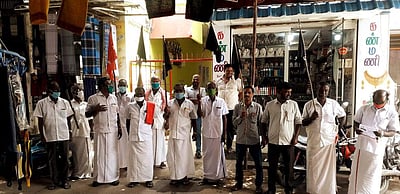 சீர்காழியில் விவசாய சங்கத்தினர் கருப்புக் கொடி ஏந்தி ஆர்ப்பாட்டம்